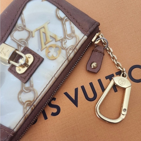 Auth Louis Vuitton Monogram Charms
Patent Leather Card/Coin Holder - Picture 1 of 11